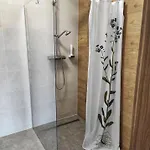 Ironhill Apartmanhaz * 沃尼奥尔茨沃什海吉