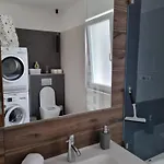 Ironhill Apartmanhaz 公寓 *