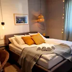 Ironhill Apartmanhaz * 沃尼奥尔茨沃什海吉