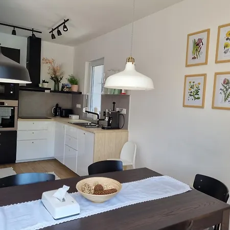 Ironhill Apartmanhaz * Vonyarcvashegy