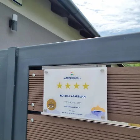 Ironhill Apartmanhaz Διαμέρισμα Vonyarcvashegy